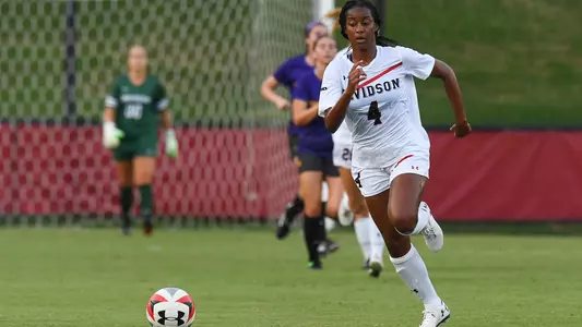 Michele Manceaux action shot davidson women's soccer