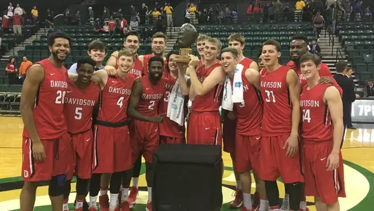 Photo of MBB Team with Hornets Trophy