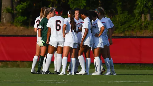 2017 w. soccer team huddle shot