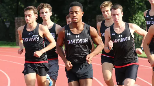 A photo of the men's cross country team