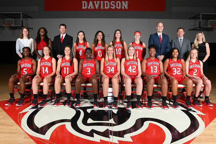 Women's Basketball team picture 2018-19