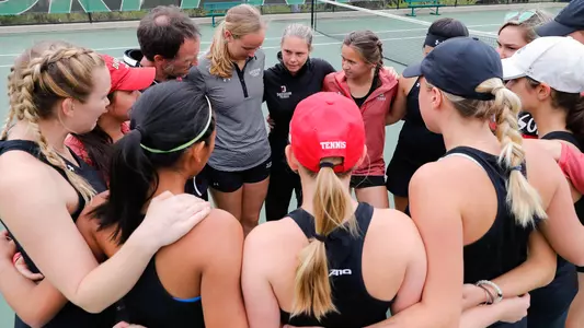 davidson women's tennis huddle shot