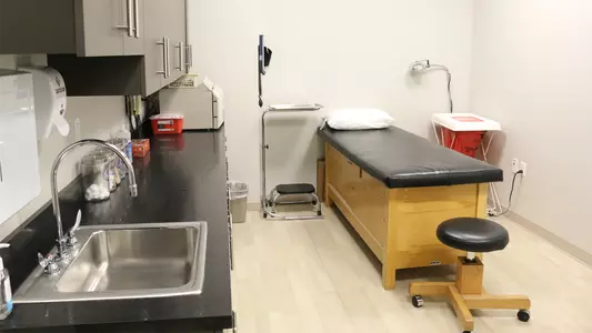 A photo of the doctor's office in the athletic training room