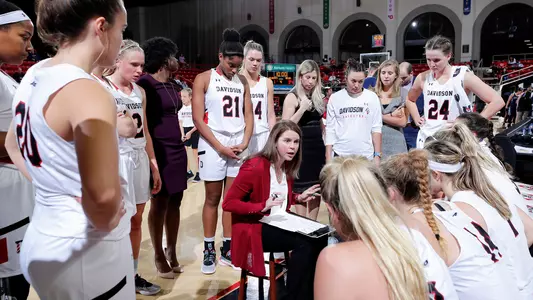 wbb huddle 19-20