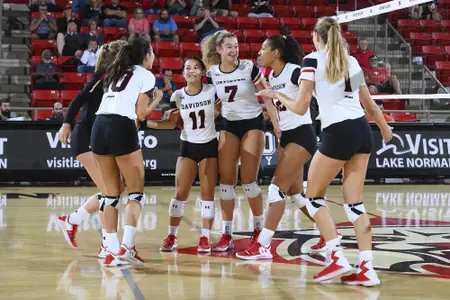 Volleyball point huddle