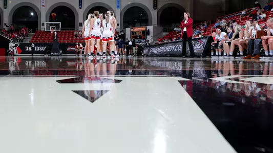 wbb huddle court
