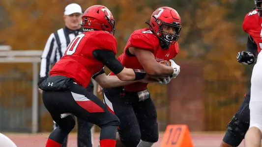 A photo of Jorell Story receiving a handoff against Drake