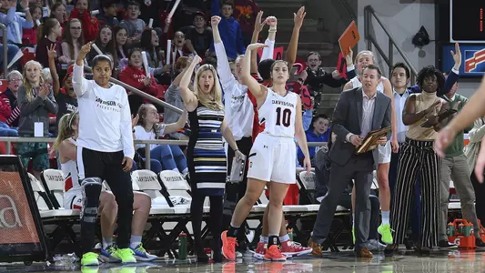 WBB team huddle 2020