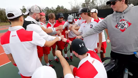 mens tennis huddle 2019