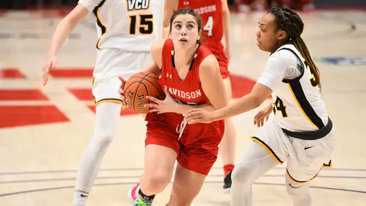 Sarah Konstans action picture