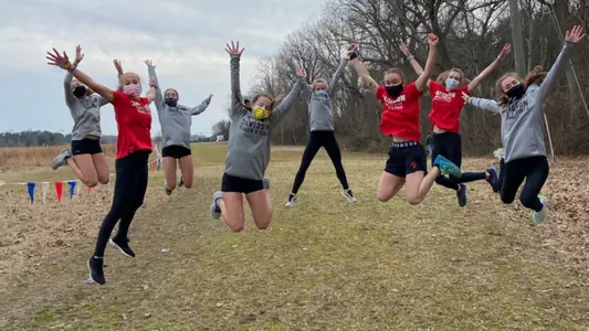 A photo of the 2021 women's cross country team