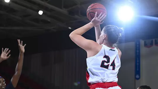 Adelaide Fuller shooting a three