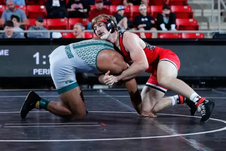 Gavin Henry wrestles against Michigan State (11/11/22)