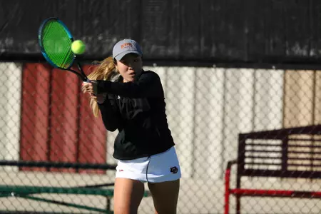 11 OCT 2021: The Denver Pioneers men’s and women’s tennis teams at Denver Tennis Park in Denver, CO. (C. Morgan Engel/Clarkson Creative Photography)