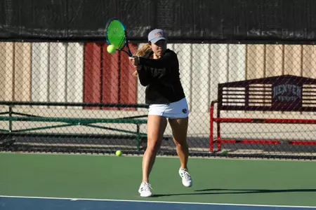 11 OCT 2021: The Denver Pioneers men’s and women’s tennis teams at Denver Tennis Park in Denver, CO. (C. Morgan Engel/Clarkson Creative Photography)