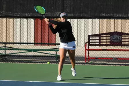 11 OCT 2021: The Denver Pioneers men’s and women’s tennis teams at Denver Tennis Park in Denver, CO. (C. Morgan Engel/Clarkson Creative Photography)
