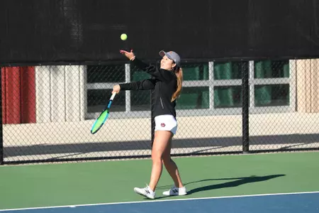 11 OCT 2021: The Denver Pioneers men’s and women’s tennis teams at Denver Tennis Park in Denver, CO. (C. Morgan Engel/Clarkson Creative Photography)
