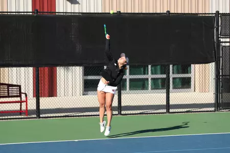 11 OCT 2021: The Denver Pioneers men’s and women’s tennis teams at Denver Tennis Park in Denver, CO. (C. Morgan Engel/Clarkson Creative Photography)