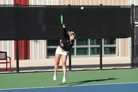 11 OCT 2021: The Denver Pioneers men’s and women’s tennis teams at Denver Tennis Park in Denver, CO. (C. Morgan Engel/Clarkson Creative Photography)