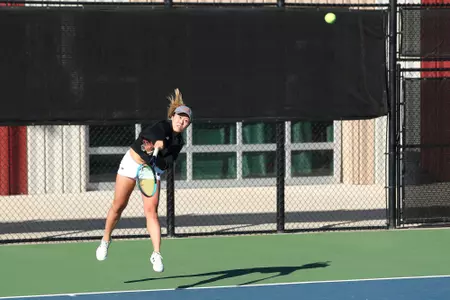 11 OCT 2021: The Denver Pioneers men’s and women’s tennis teams at Denver Tennis Park in Denver, CO. (C. Morgan Engel/Clarkson Creative Photography)