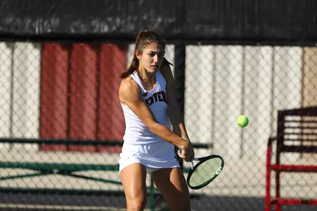 11 OCT 2021: The Denver Pioneers men’s and women’s tennis teams at Denver Tennis Park in Denver, CO. (C. Morgan Engel/Clarkson Creative Photography)