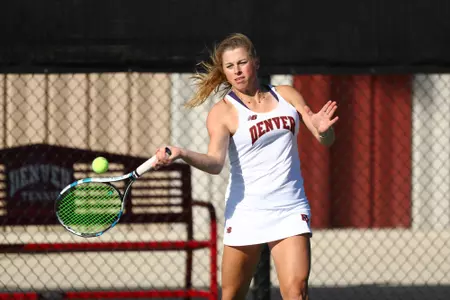 11 OCT 2021: The Denver Pioneers men’s and women’s tennis teams at Denver Tennis Park in Denver, CO. (C. Morgan Engel/Clarkson Creative Photography)