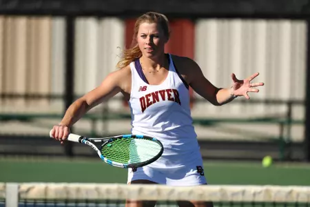 11 OCT 2021: The Denver Pioneers men’s and women’s tennis teams at Denver Tennis Park in Denver, CO. (C. Morgan Engel/Clarkson Creative Photography)
