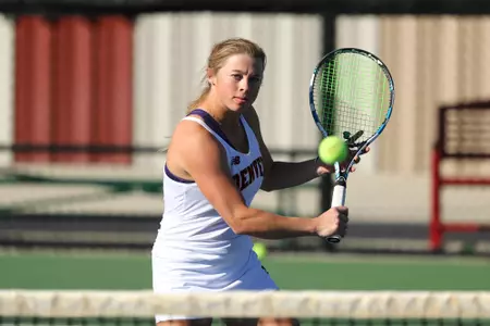 11 OCT 2021: The Denver Pioneers men’s and women’s tennis teams at Denver Tennis Park in Denver, CO. (C. Morgan Engel/Clarkson Creative Photography)