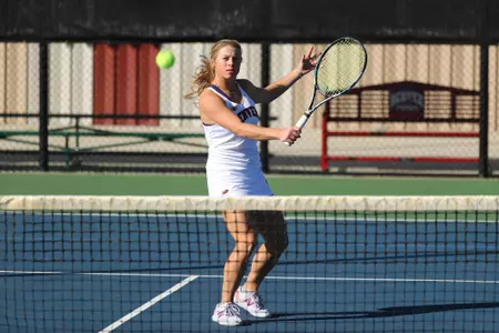 11 OCT 2021: The Denver Pioneers men’s and women’s tennis teams at Denver Tennis Park in Denver, CO. (C. Morgan Engel/Clarkson Creative Photography)