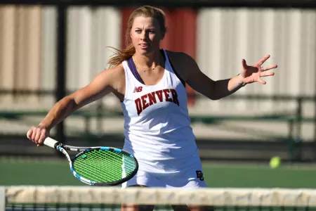 11 OCT 2021: The Denver Pioneers men’s and women’s tennis teams at Denver Tennis Park in Denver, CO. (C. Morgan Engel/Clarkson Creative Photography)