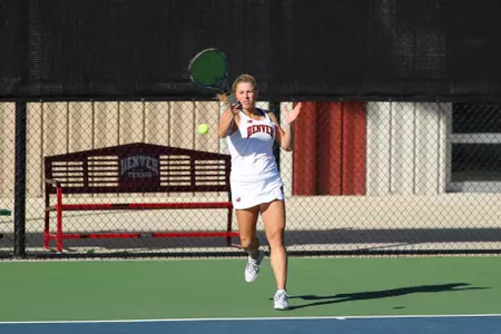 11 OCT 2021: The Denver Pioneers men’s and women’s tennis teams at Denver Tennis Park in Denver, CO. (C. Morgan Engel/Clarkson Creative Photography)