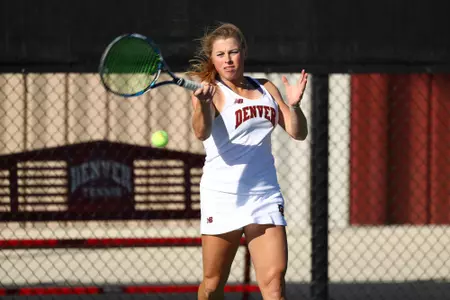 11 OCT 2021: The Denver Pioneers men’s and women’s tennis teams at Denver Tennis Park in Denver, CO. (C. Morgan Engel/Clarkson Creative Photography)