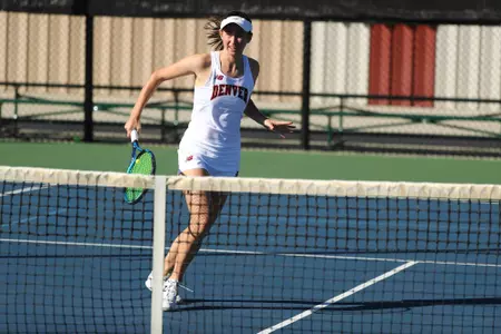 11 OCT 2021: The Denver Pioneers men’s and women’s tennis teams at Denver Tennis Park in Denver, CO. (C. Morgan Engel/Clarkson Creative Photography)