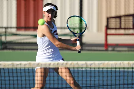 11 OCT 2021: The Denver Pioneers men’s and women’s tennis teams at Denver Tennis Park in Denver, CO. (C. Morgan Engel/Clarkson Creative Photography)
