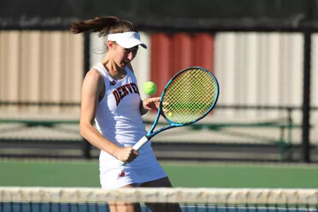 11 OCT 2021: The Denver Pioneers men’s and women’s tennis teams at Denver Tennis Park in Denver, CO. (C. Morgan Engel/Clarkson Creative Photography)