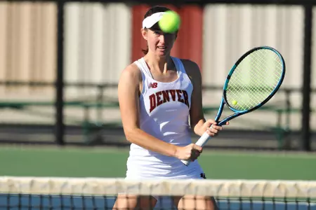 11 OCT 2021: The Denver Pioneers men’s and women’s tennis teams at Denver Tennis Park in Denver, CO. (C. Morgan Engel/Clarkson Creative Photography)