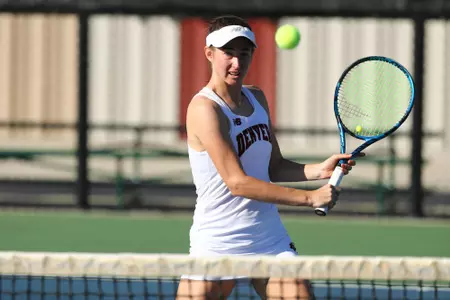 11 OCT 2021: The Denver Pioneers men’s and women’s tennis teams at Denver Tennis Park in Denver, CO. (C. Morgan Engel/Clarkson Creative Photography)