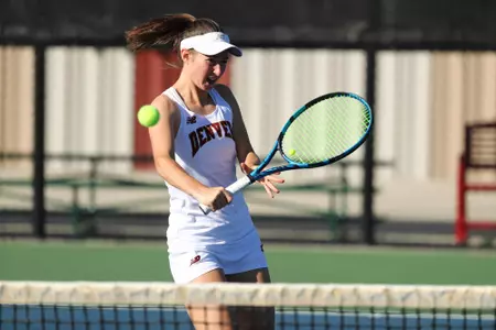 11 OCT 2021: The Denver Pioneers men’s and women’s tennis teams at Denver Tennis Park in Denver, CO. (C. Morgan Engel/Clarkson Creative Photography)
