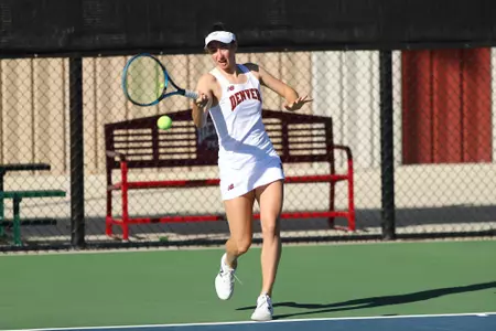 11 OCT 2021: The Denver Pioneers men’s and women’s tennis teams at Denver Tennis Park in Denver, CO. (C. Morgan Engel/Clarkson Creative Photography)