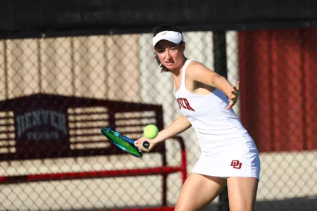 11 OCT 2021: The Denver Pioneers men’s and women’s tennis teams at Denver Tennis Park in Denver, CO. (C. Morgan Engel/Clarkson Creative Photography)