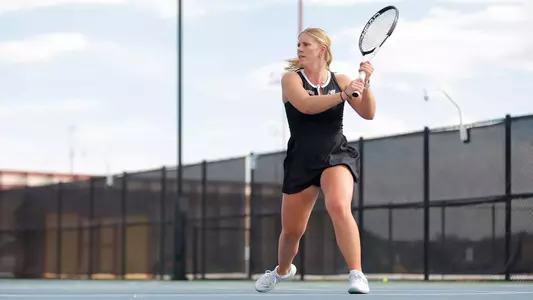 24 OCT 2023: The Denver Pioneers men’s and women’s tennis teams at Denver Tennis Park in Denver, CO. (C. Morgan Engel/Clarkson Creative Photography)