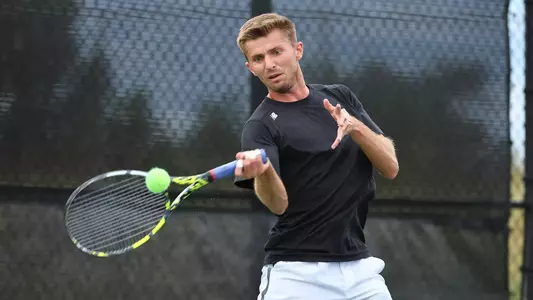 17 SEPT 2024: The University of Denver Men’s and Women’s Tennis teams practice at the Denver Tennis Park in Denver, CO. ©Jamie Schwaberow/Clarkson Creative Photography