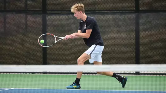 17 SEPT 2024: The University of Denver Men’s and Women’s Tennis teams practice at the Denver Tennis Park in Denver, CO. ©Jamie Schwaberow/Clarkson Creative Photography