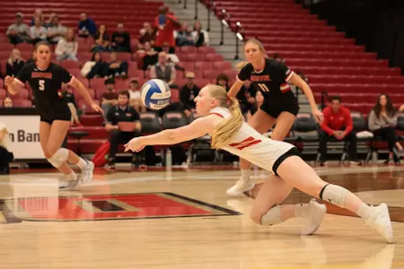 18 OCT 2025: The University of Denver Pioneers Women’s Volleyball team against Omaha at Hamilton Gymnasium at the University in Denver, CO. C. Morgan Engel/Clarkson Creative Photography