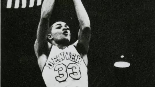 Harry Hollines shooting a jump shot