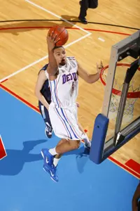 Mike Stovall led five players in double-figures with 13 points.