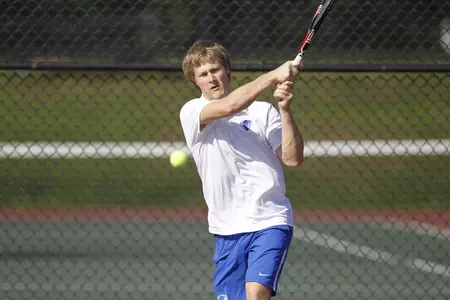 Sven Kasper topped Northwestern's Tobias Reitz 6-2, 6-2 to move into the second round of the ITA Midwest Regional.