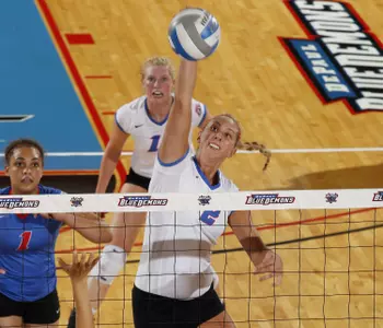 Middle blocker Natalie Rizzo ranks third on the team in kills (63) and is hitting a team-high .317 on the season.