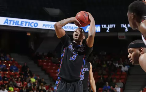 Rashaun Stimage scored 12 points with six rebounds and four blocked shots at UIC.