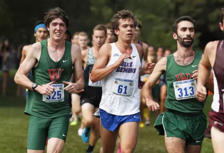 Charlie McIntyre running in Loyola Lakefront Invite